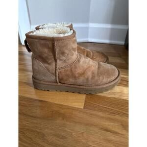 UGG Classic Mini Size 7